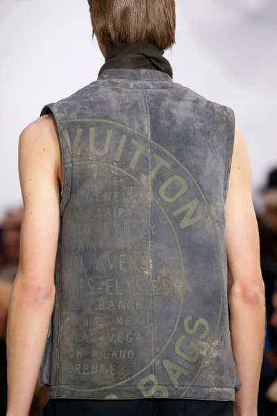Look 30